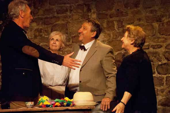 coursdetheatreintergenerationnel seniors en cours de théâtre